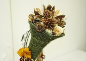 トロッケンゲシュテック 木の実とスパイスの飾り花のイメージ