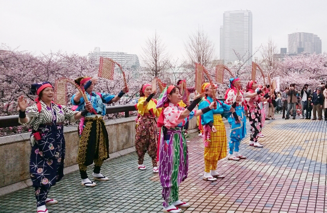 笑顔で南京玉すだれのイメージ