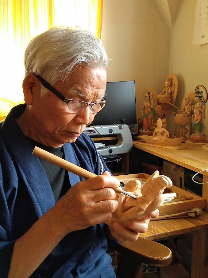 楽しい仏像彫刻のイメージ